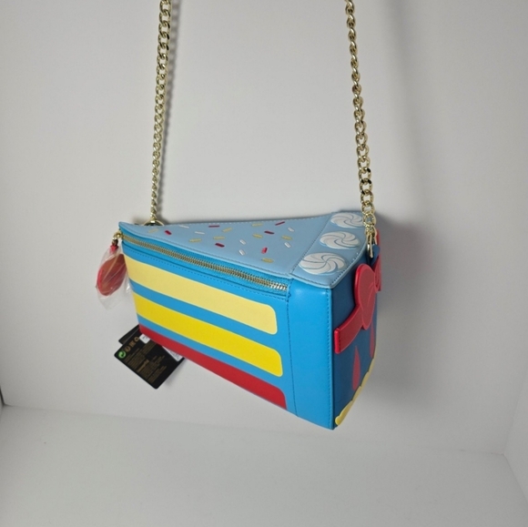 Loungefly disney Princess snow whites cake crossbody Snow White Chain Strap nwt - Picture 6 of 11